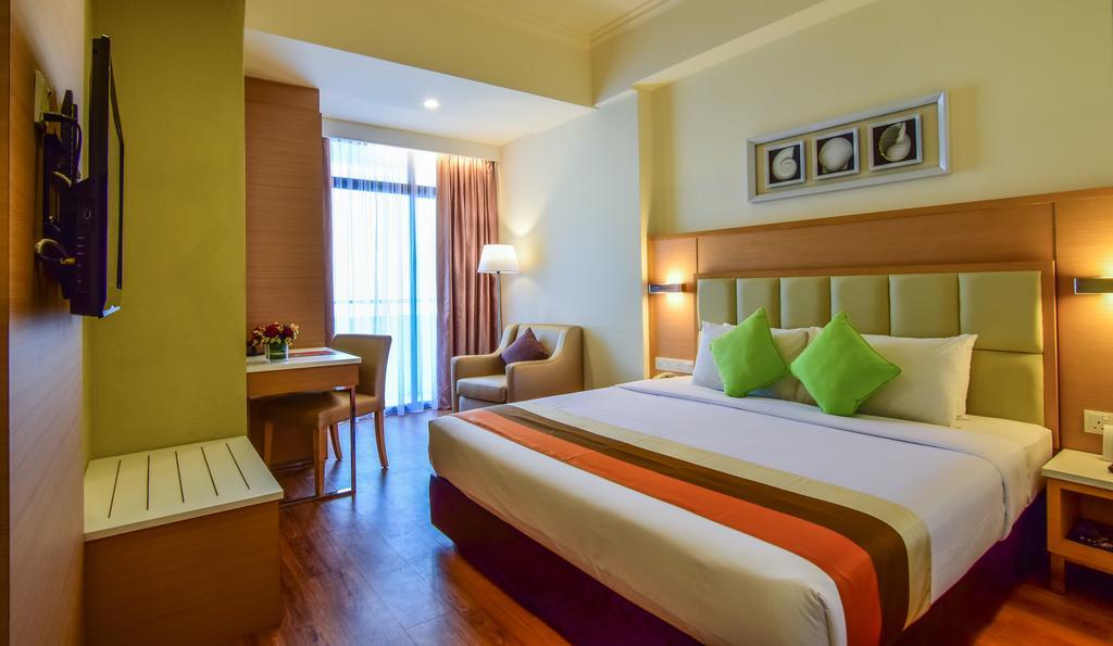 Hotel Sentral Seaview @ ​Beachfront Tanjung Bungah (Penang) Exterior foto